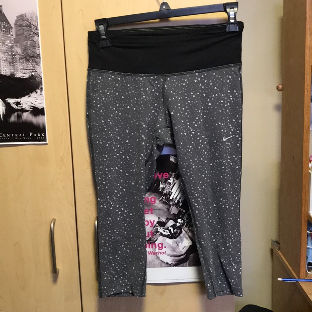 Cropped Nike Patterned Leggings